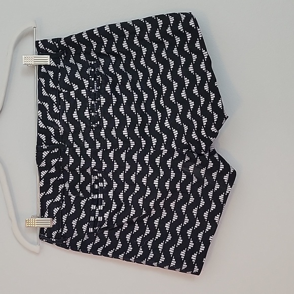 Old Navy patterned shorts - Picture 3 of 3